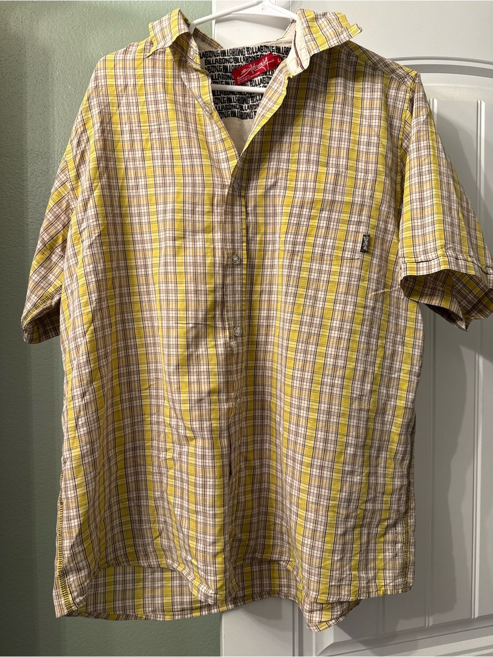 Billabong Men’s Yellow and Brown Plaid Short-Sleeve Button-Down Shirt